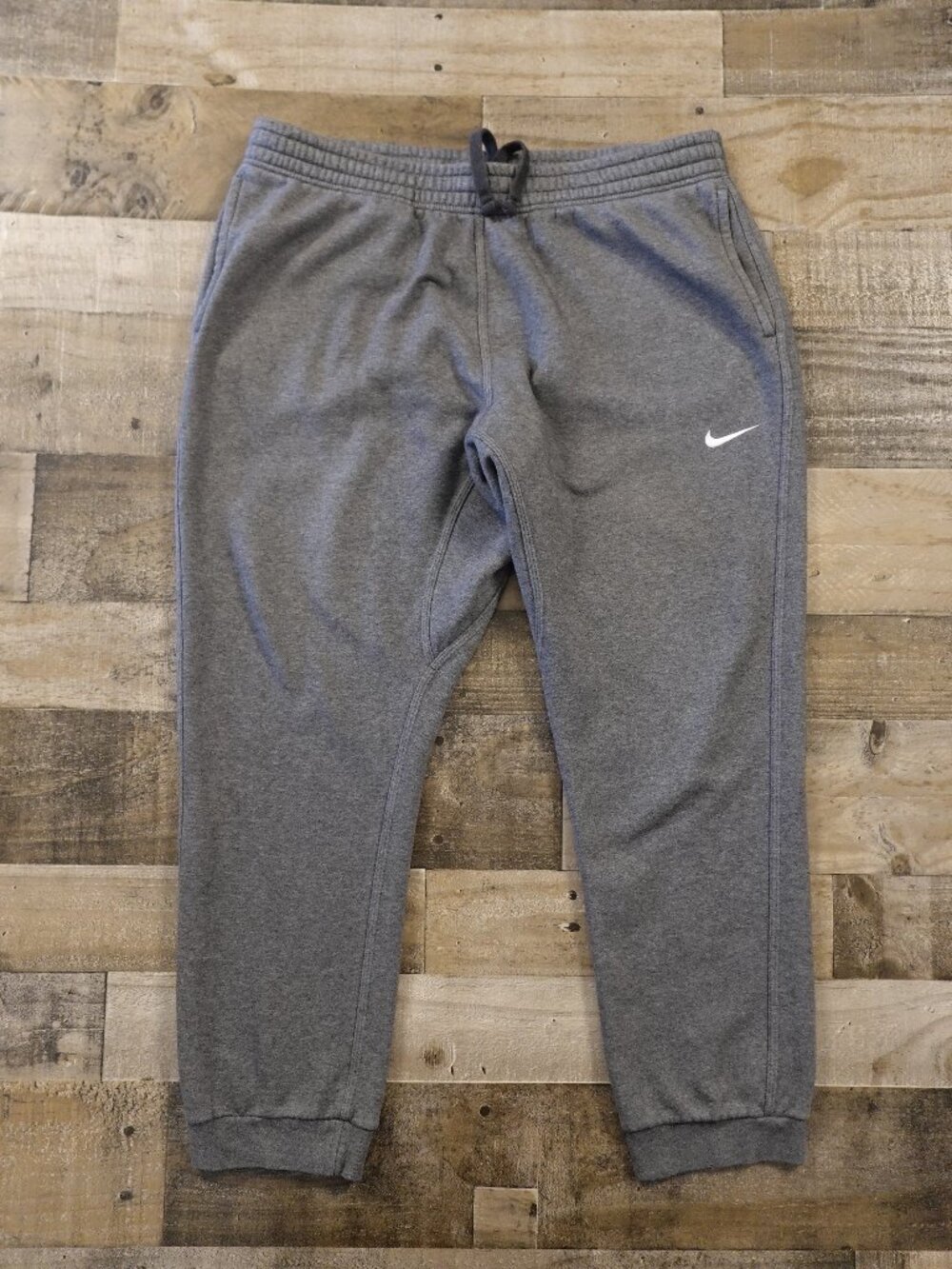 Nike Sportswear Club Fleece Joggers Men’s‎ XXL Gray Tapered Sweatpants